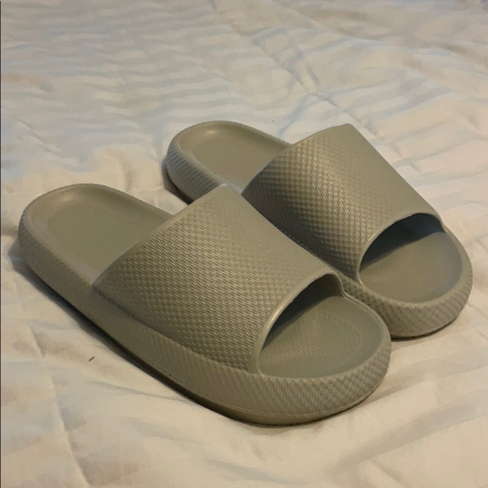 Chunky Pillow Slides